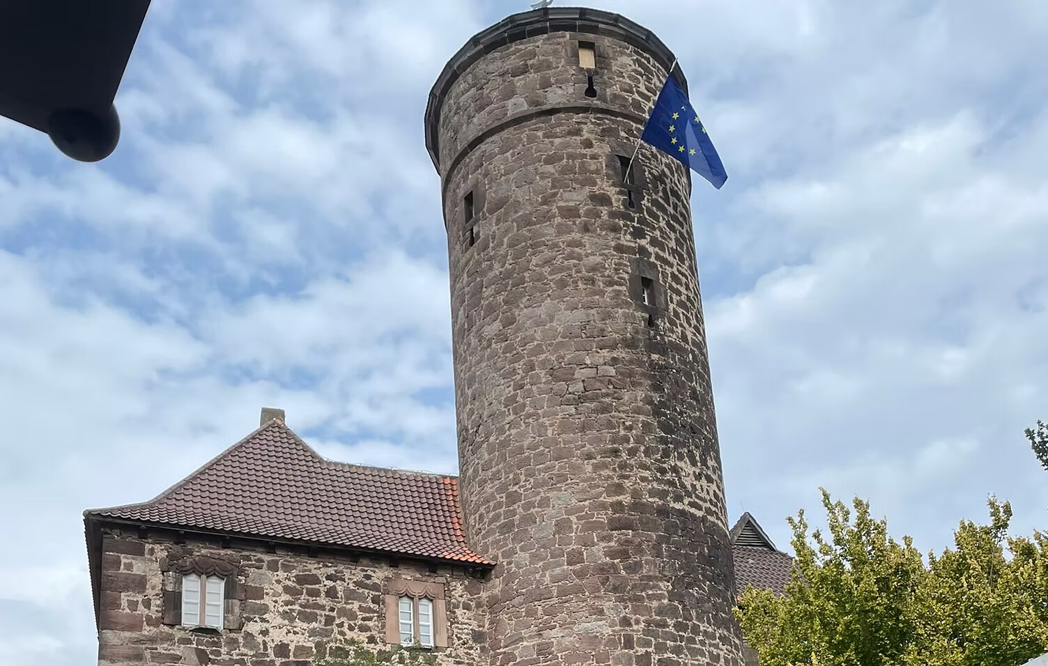 Burg Ludwigstein mit EU-Flagge
